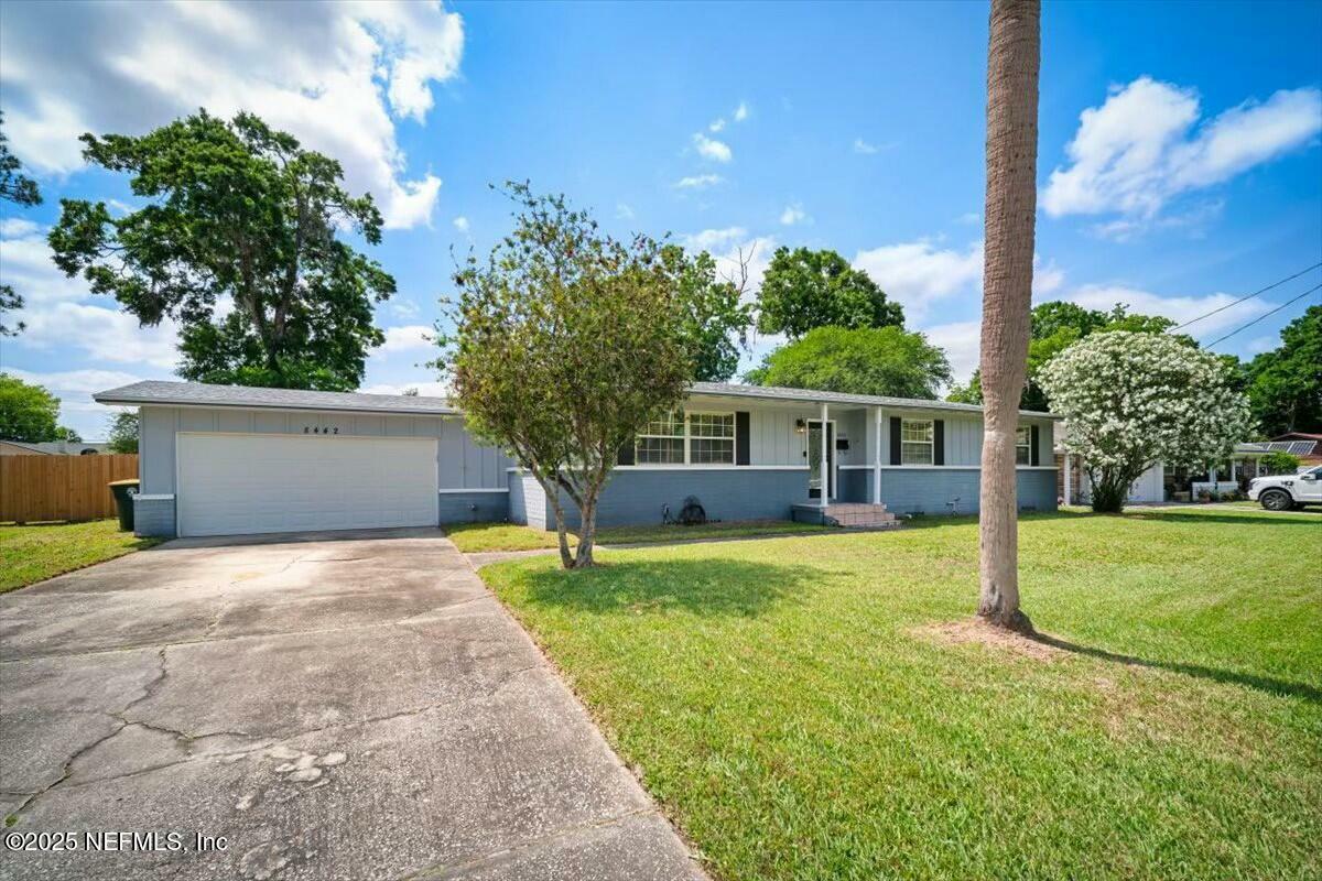 Property Photo: 8442 San Martarro Drive W FL 32217