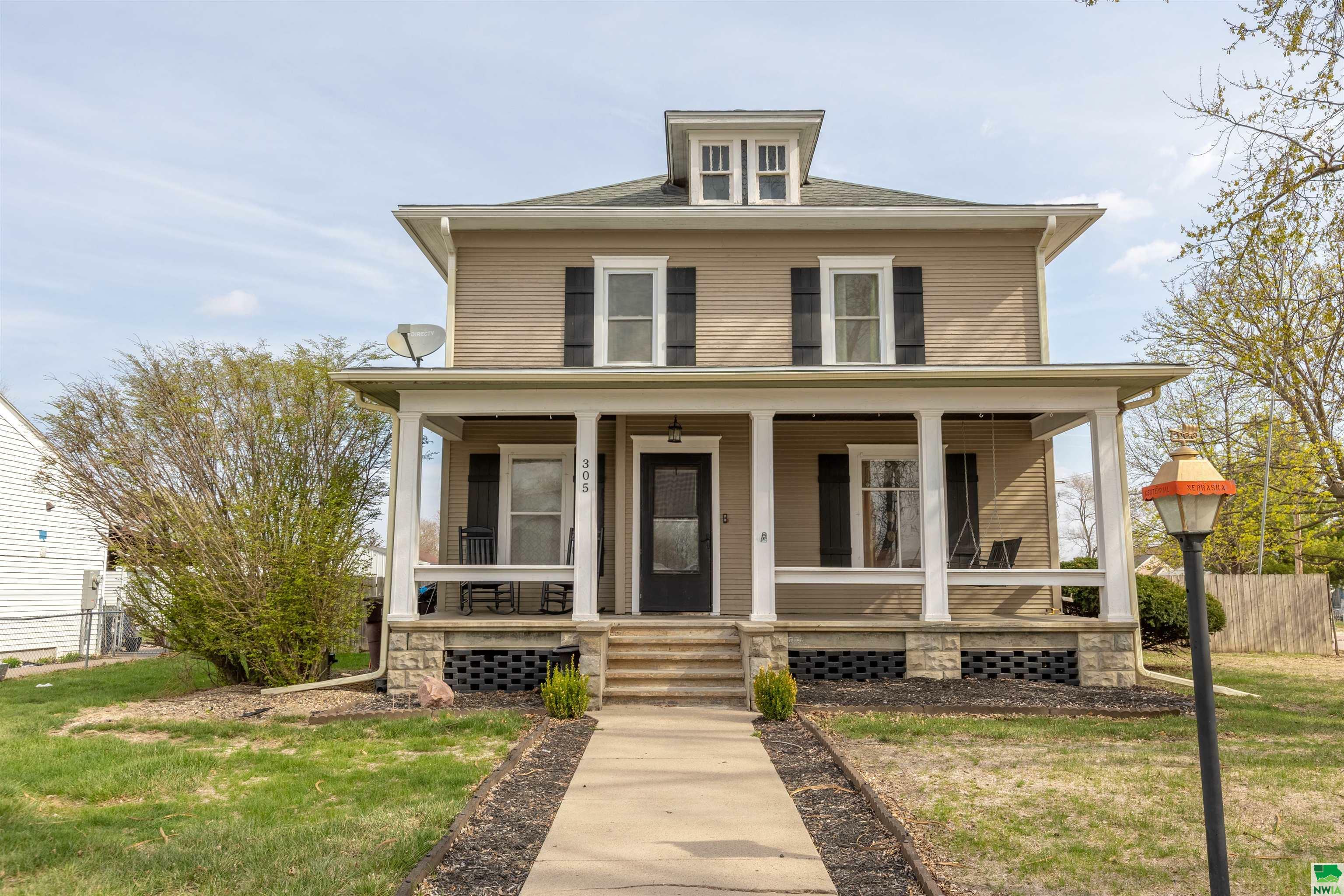 Property Photo: 305 W 17th Street NE 68776