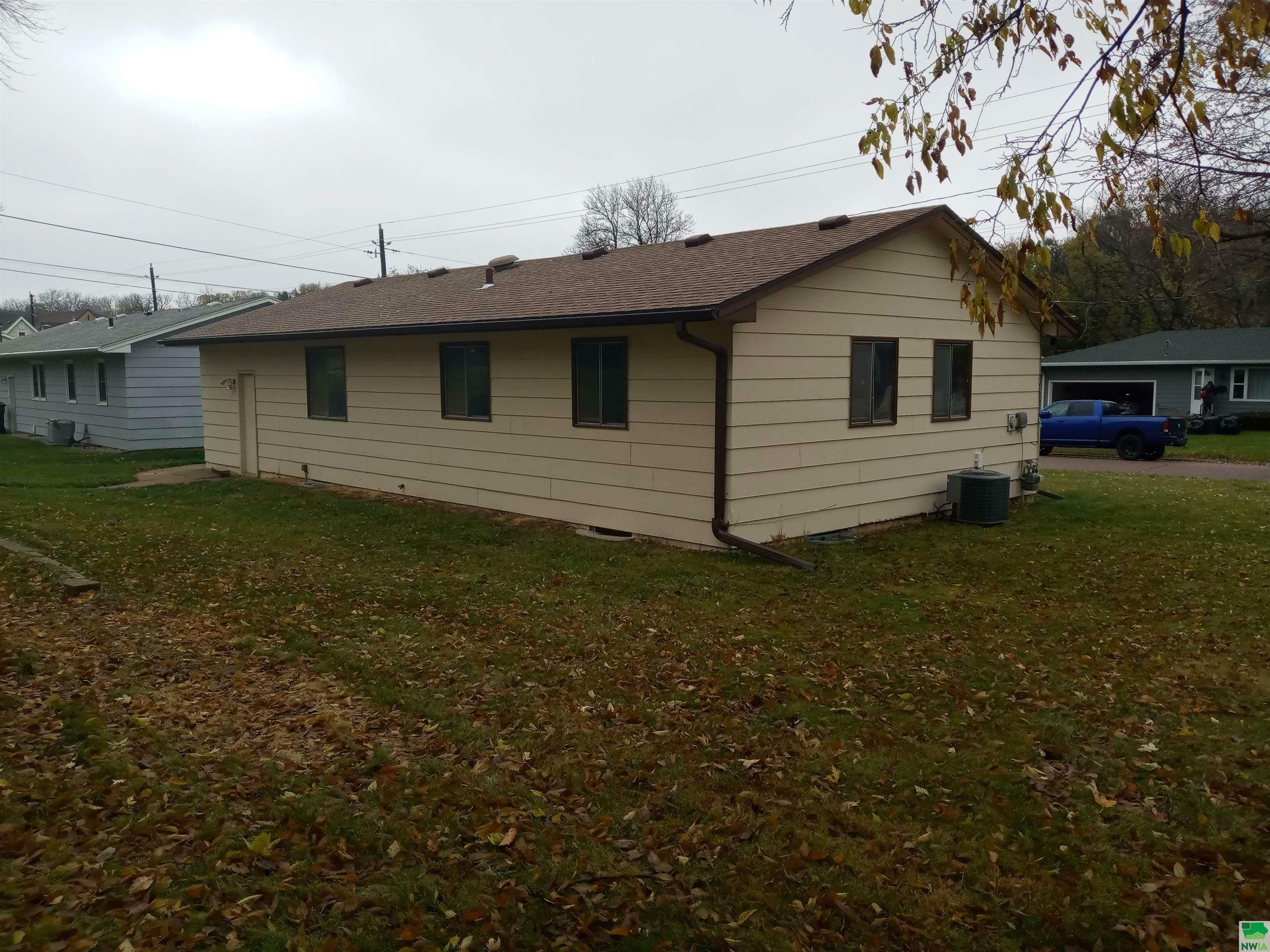 Property Photo: 5120 Garretson Ave IA 51106