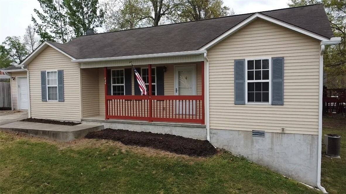 Property Photo: 424 E Womack Avenue AR 72601