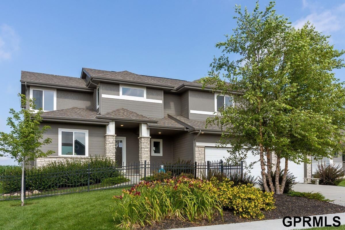 Property Photo: 6620 S 200 Avenue NE 68135