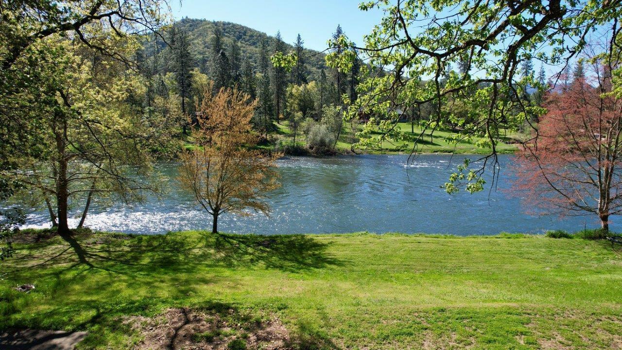 Property Photo: 13447 Highway 234 OR 97525