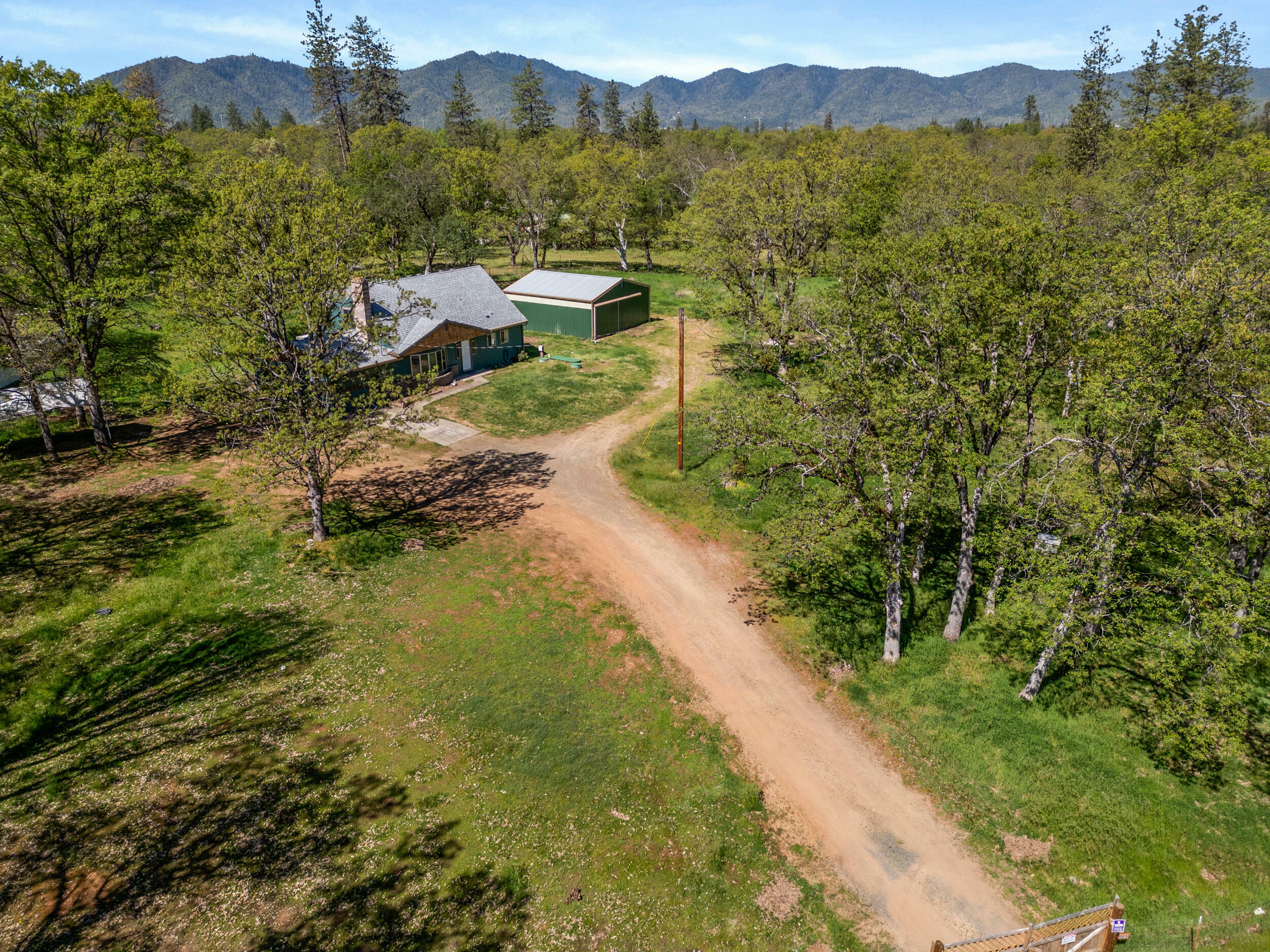 Property Photo: 11515 Michael Road OR 97502