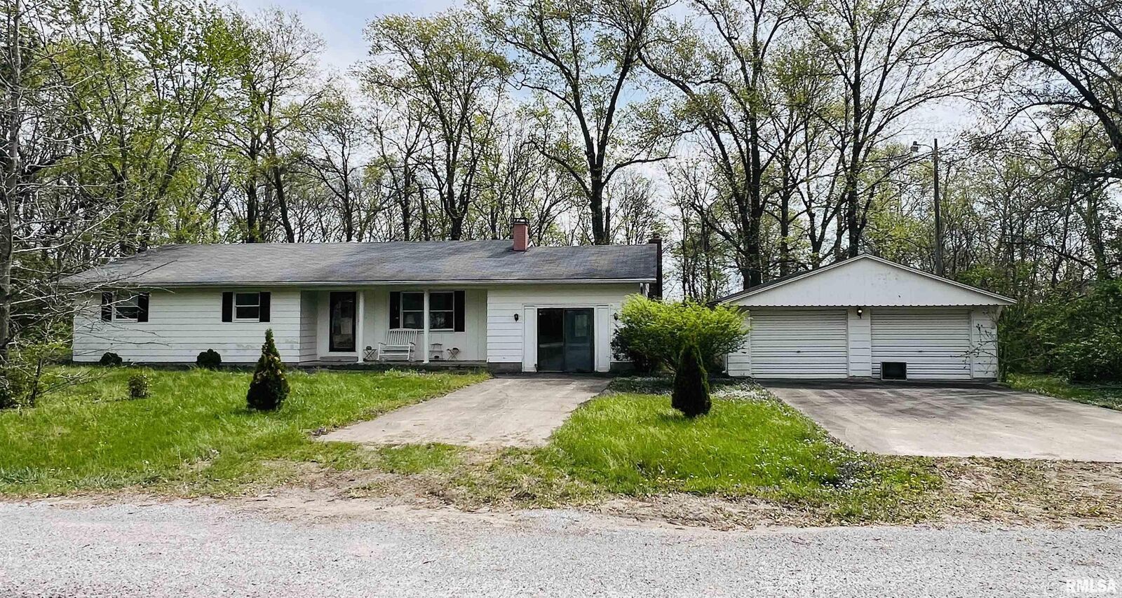 Property Photo: 13162 N Dayton Lane IL 62898