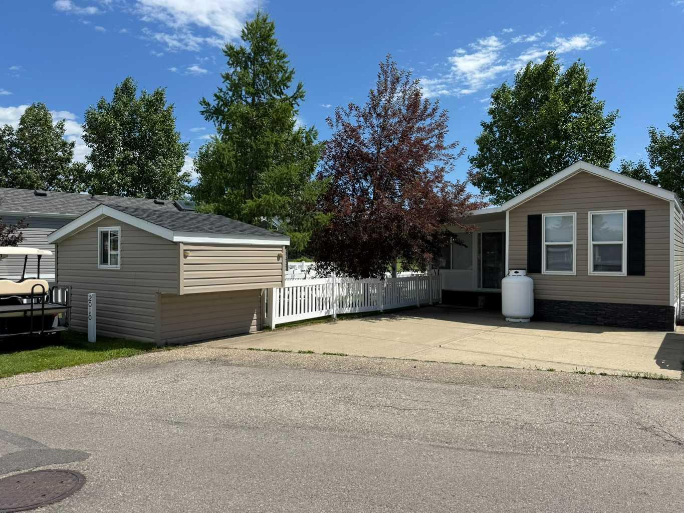 Property Photo: 35468 Range Road 30 2010 AB T4G 0M3