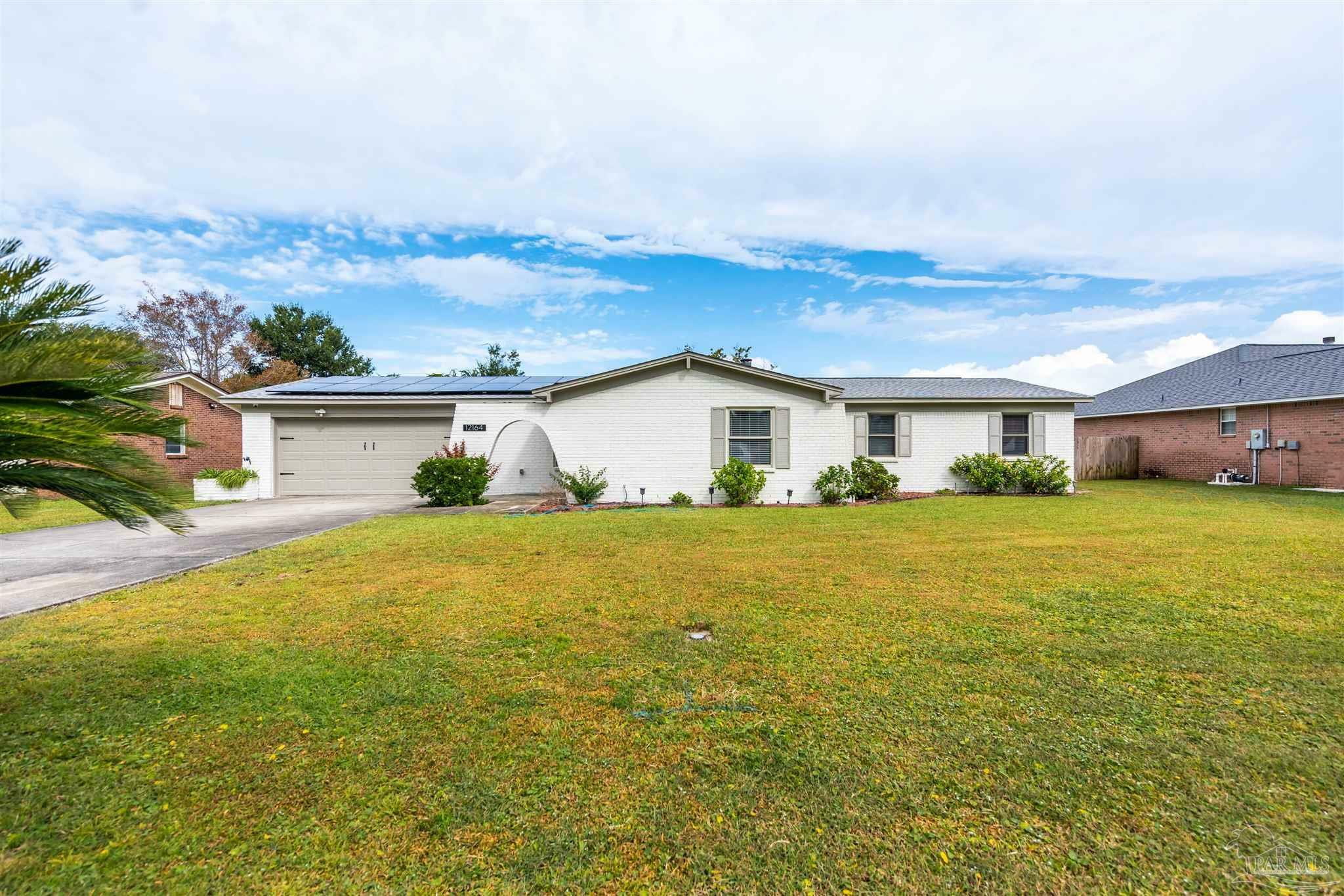 Property Photo: 12164 Longwood Dr FL 32507