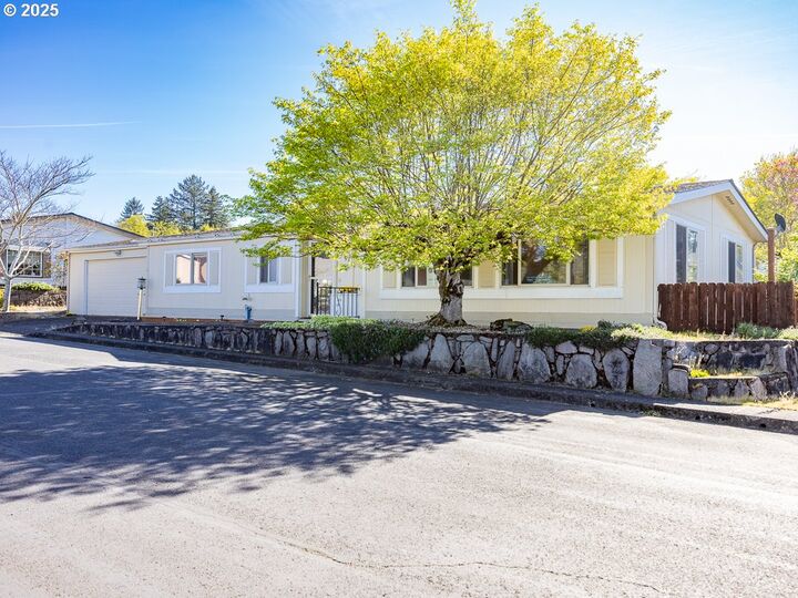 Property Photo:  17401 SE 39th St 77  WA 98683 
