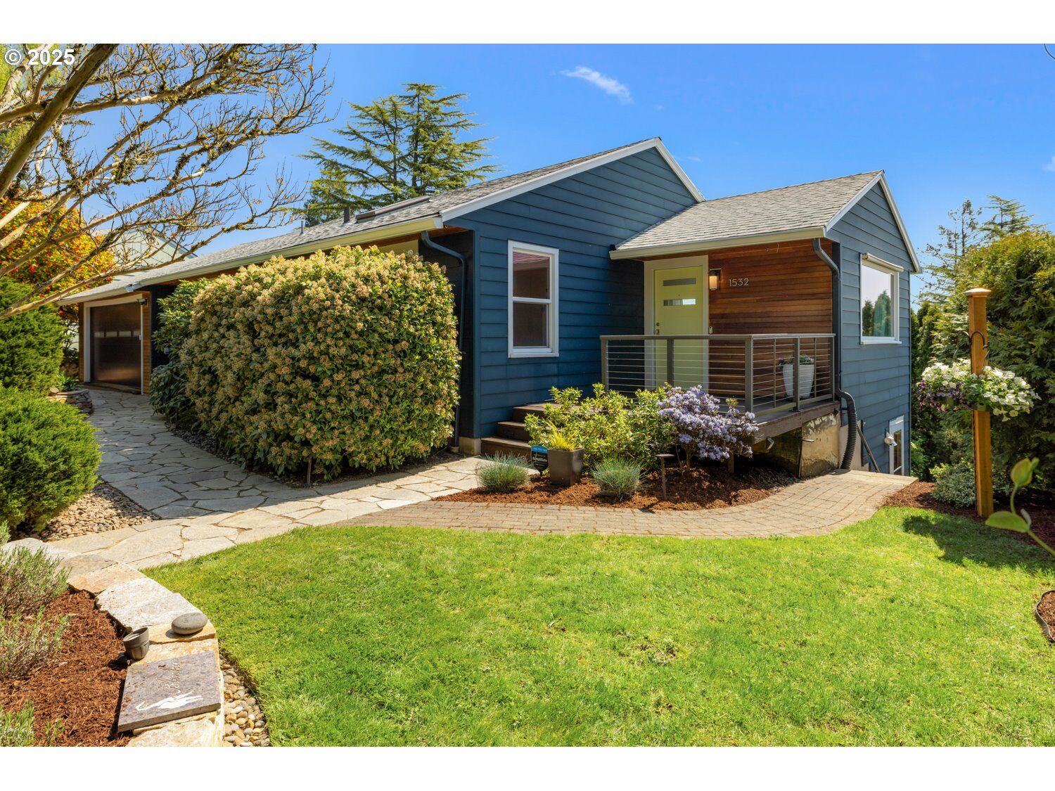 Property Photo:  1532 SW Westwood Ct  OR 97239 