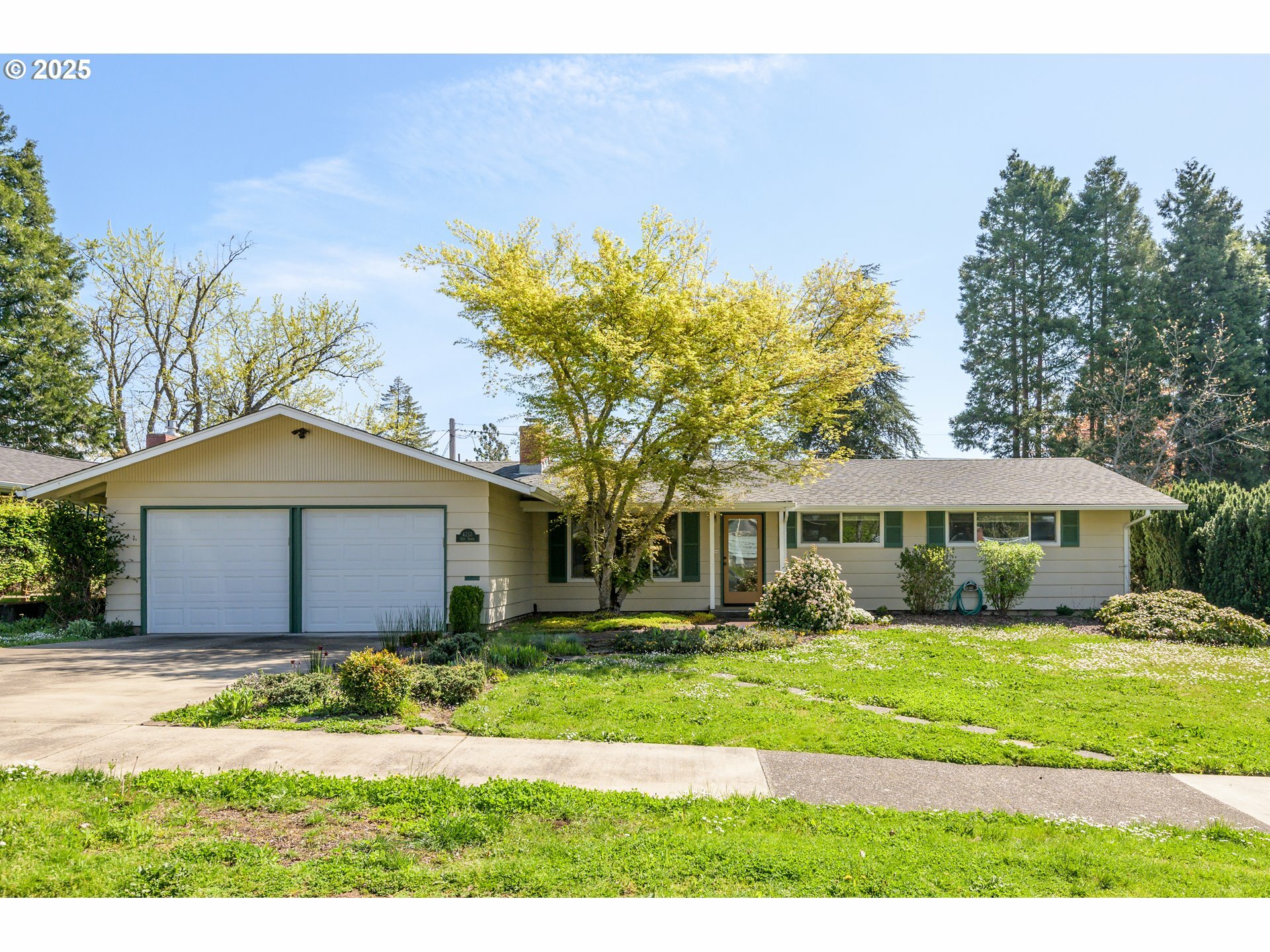 Property Photo: 4255 High St OR 97405