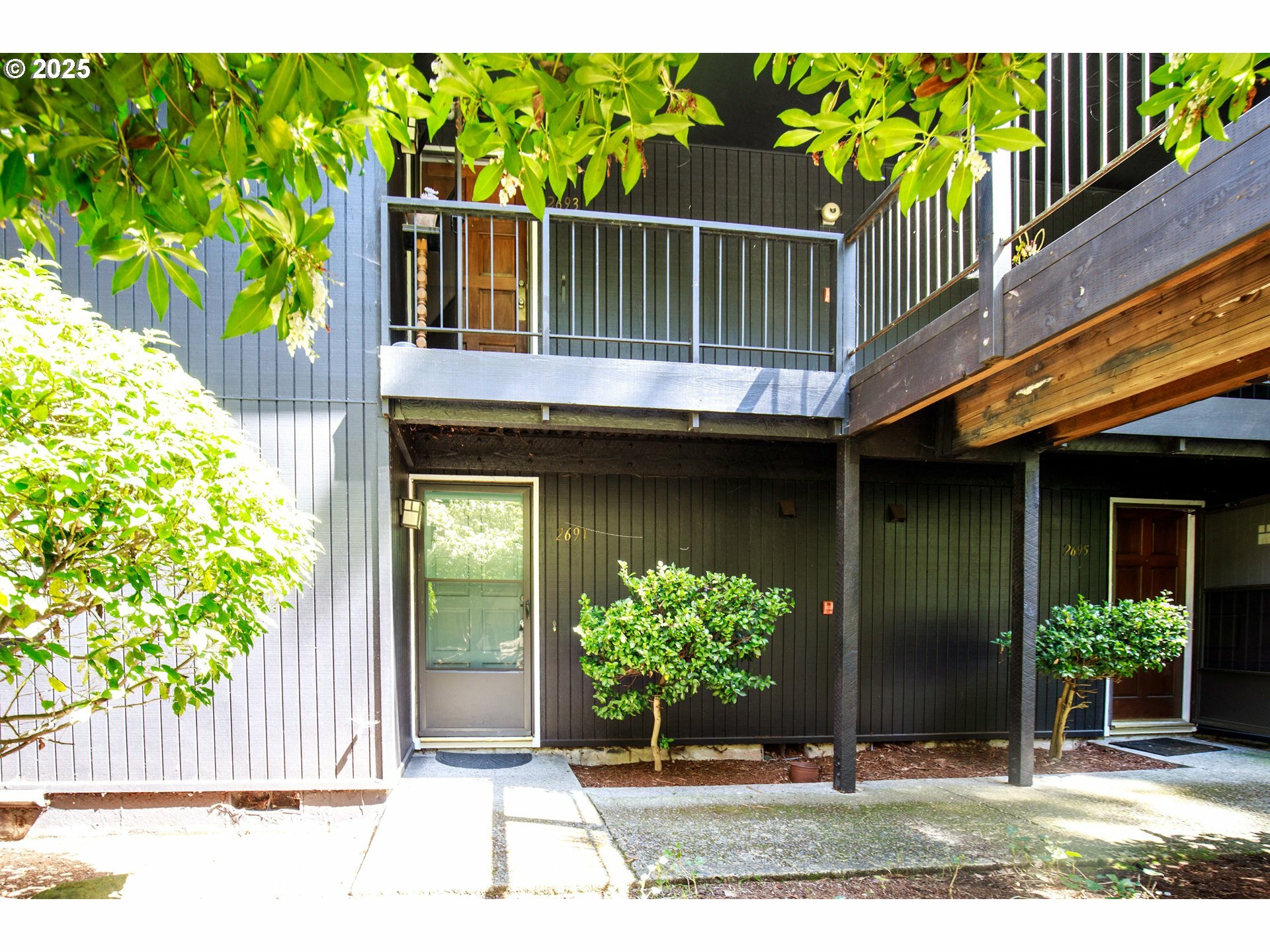 Property Photo: 2691 Woodstone Pl OR 97405