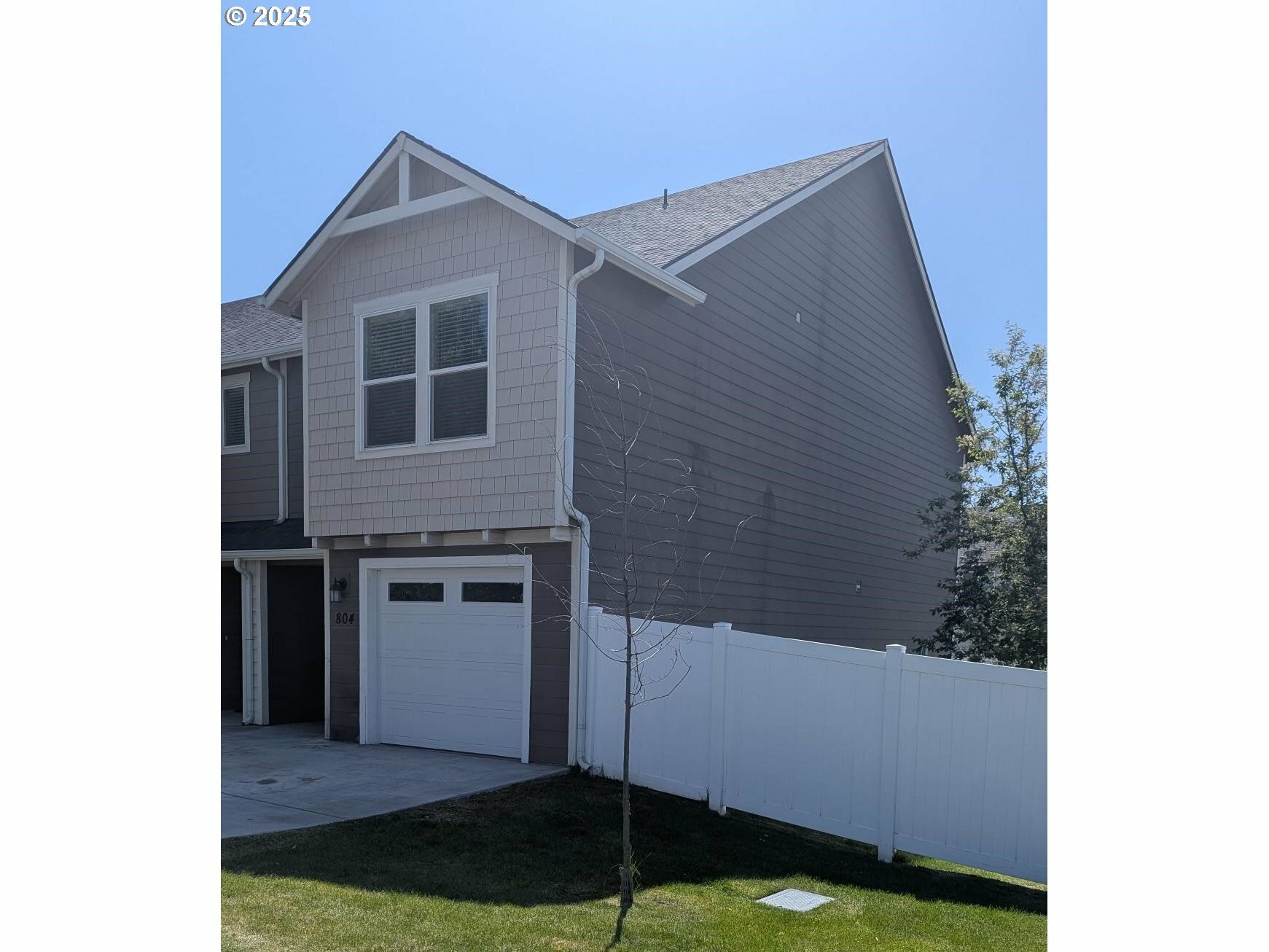 Property Photo: 804 E Autumn Ave OR 97838