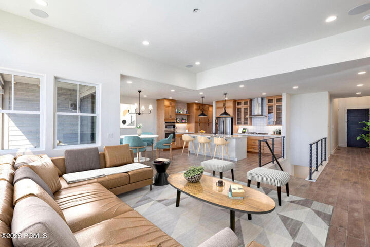 Property Photo: 678 E Silver Hill Loop UT 84036