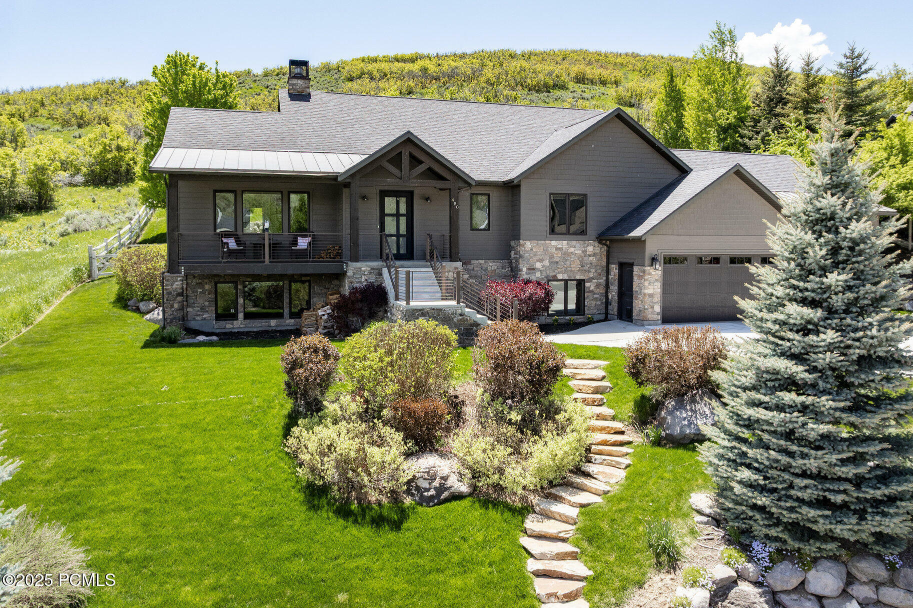 Property Photo: 480 E Saddle Drive UT 84049