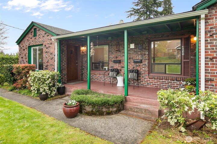 Property Photo: 4033 - 4035 E B Street WA 98404