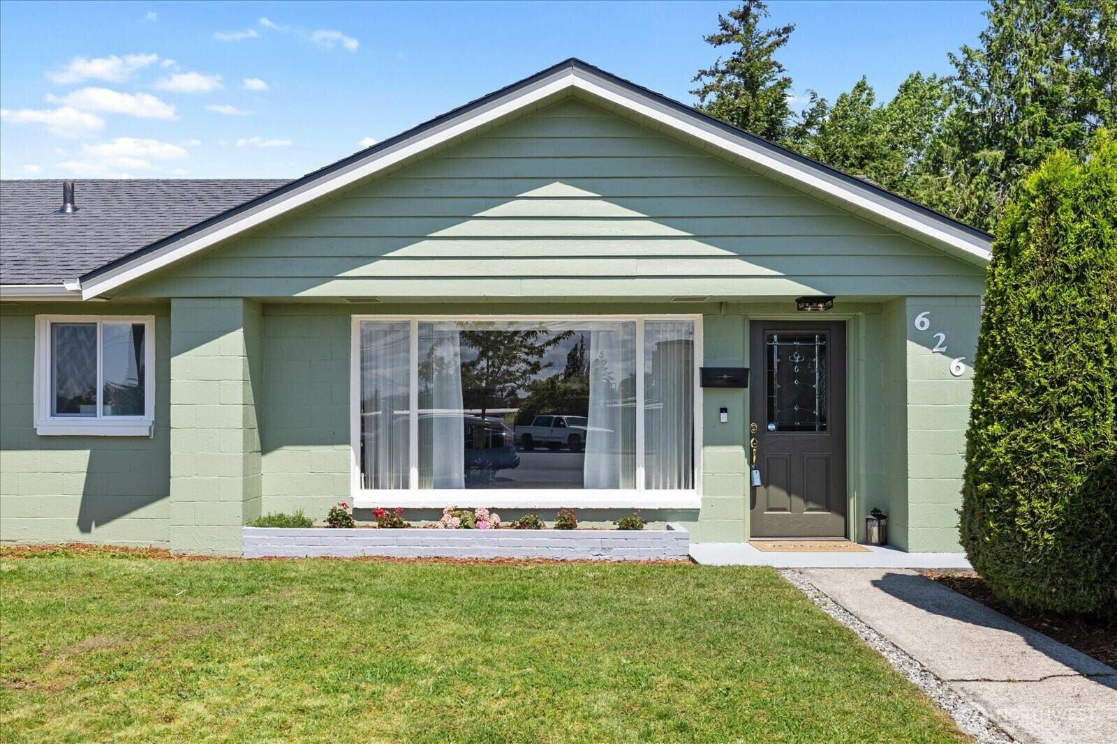 Property Photo:  626  Legion Dr.  WA 98201 