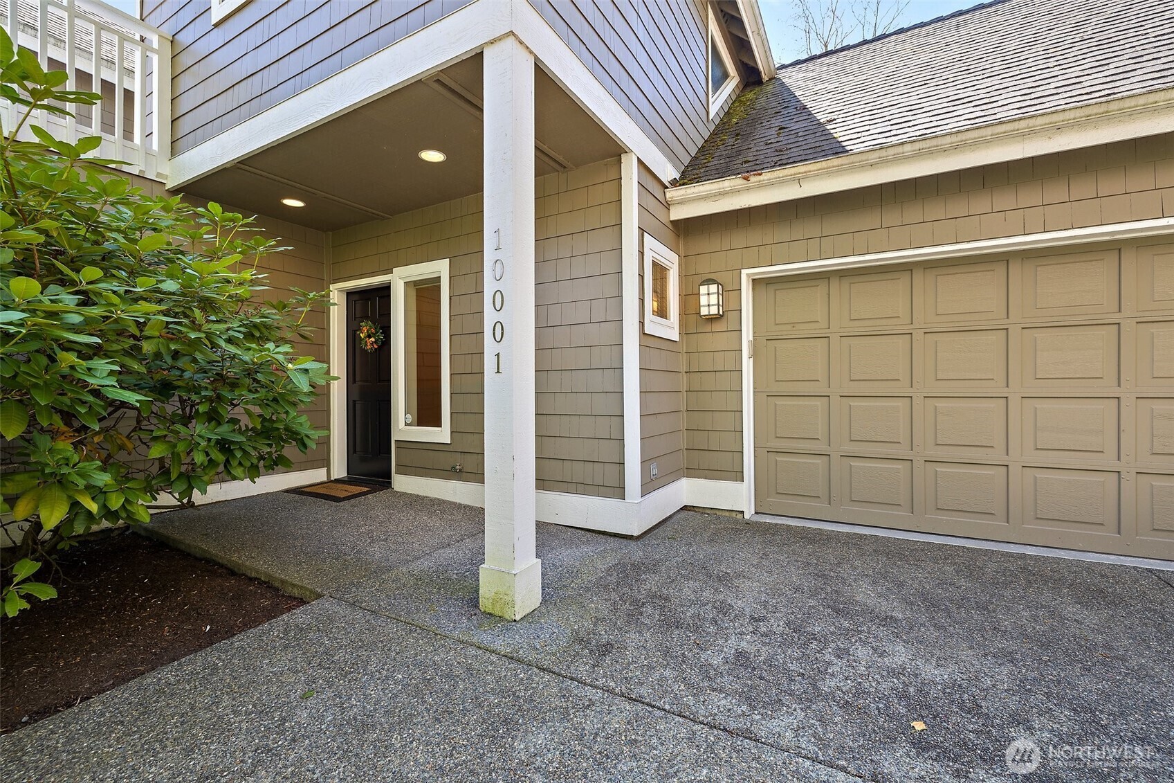 Property Photo: 10001 NE 37th Court 108 WA 98033