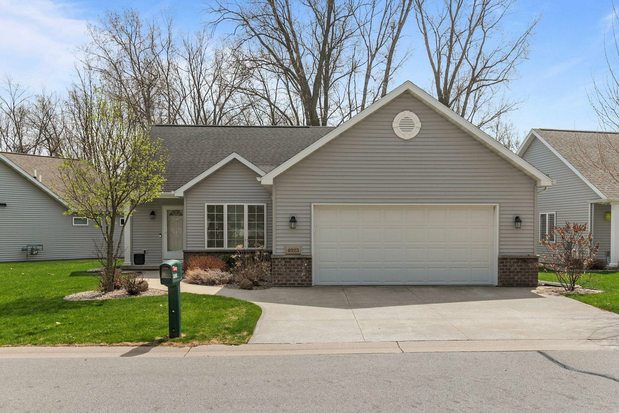 4923 W Woods Creek Lane  Appleton WI 54913 photo