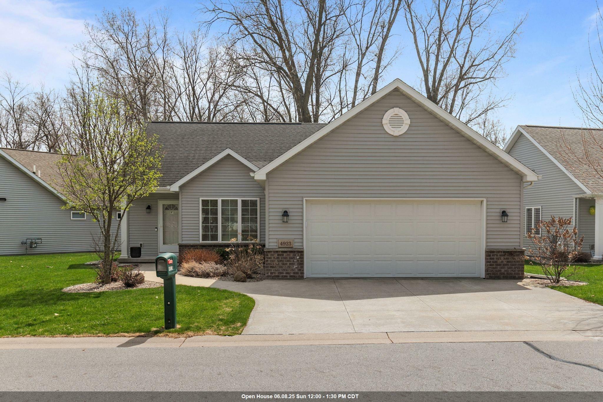 4923 W Woods Creek Lane  Appleton WI 54913 photo