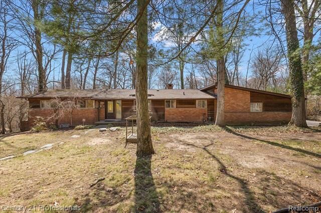 Property Photo: 7300 Kingswood Drive MI 48301