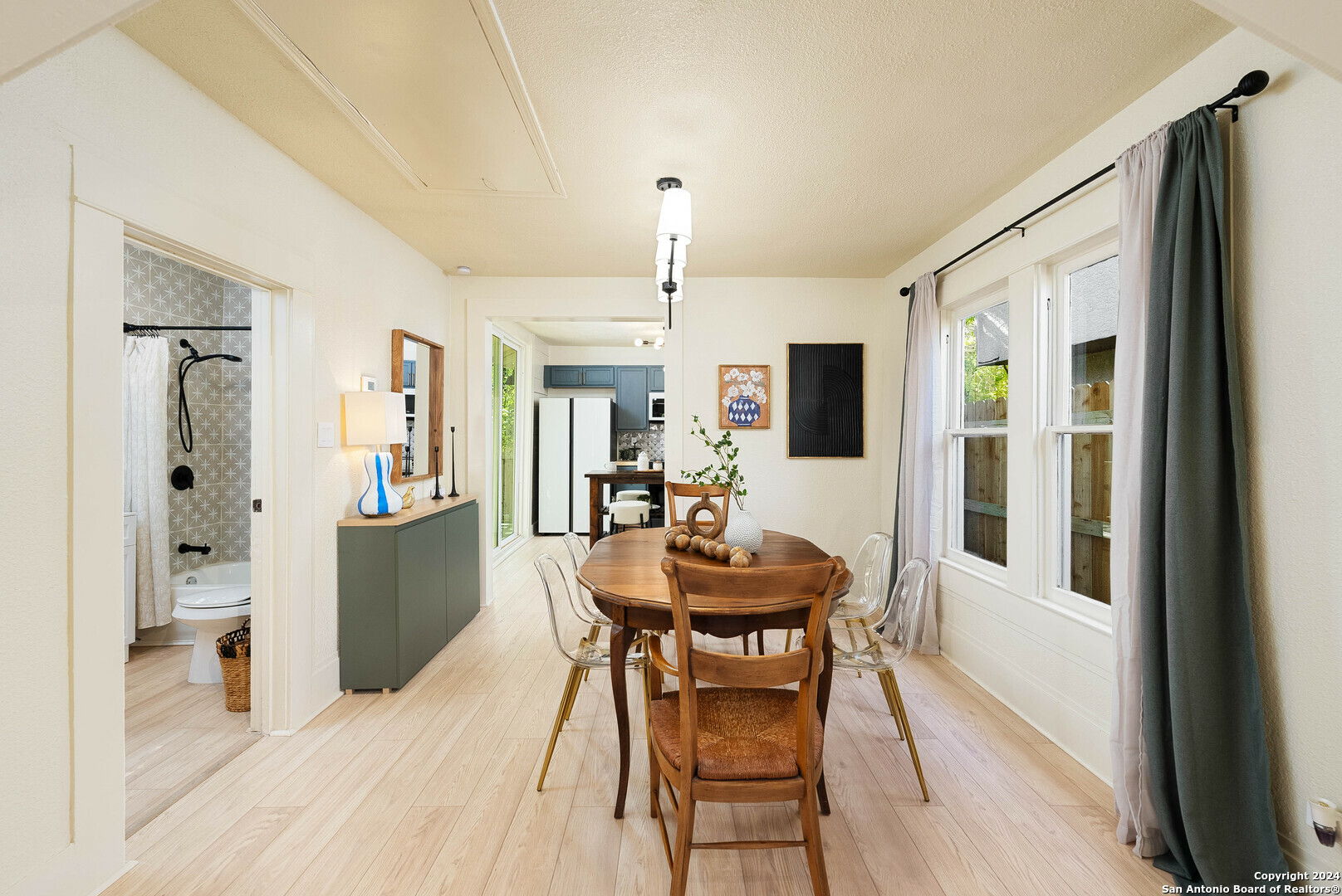 Property Photo: 834 W Mulberry Ave TX 78212