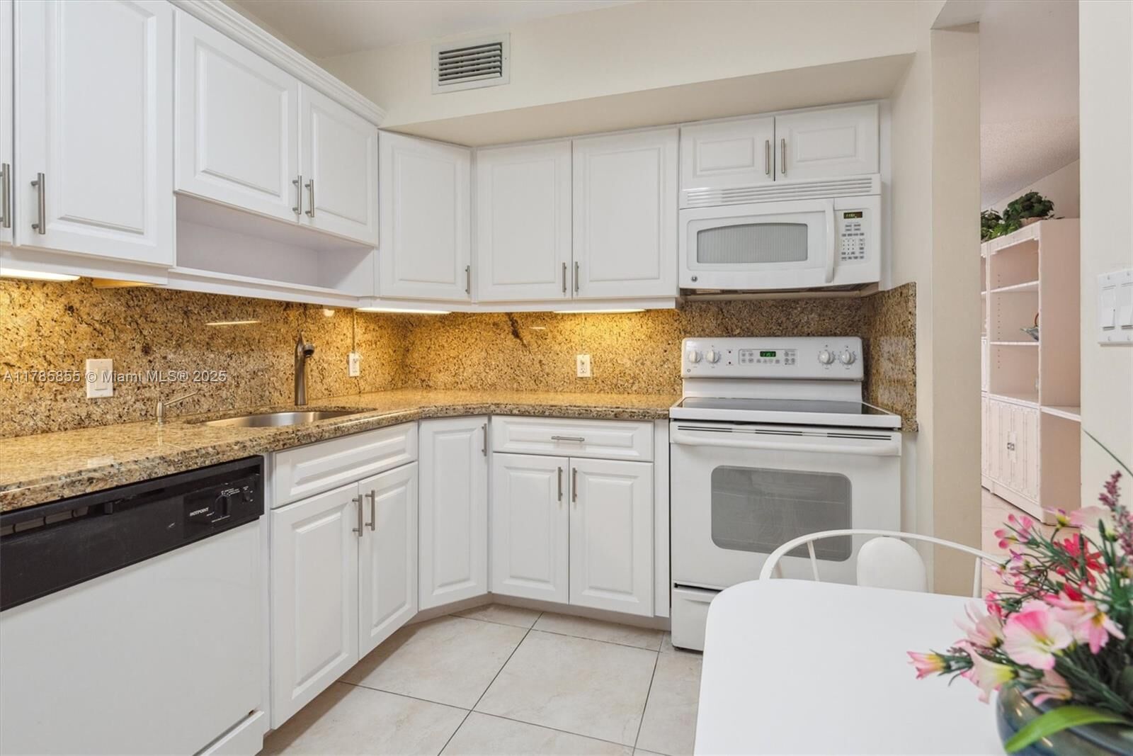Property Photo:  3625 N Country Club Dr 603  FL 33180 