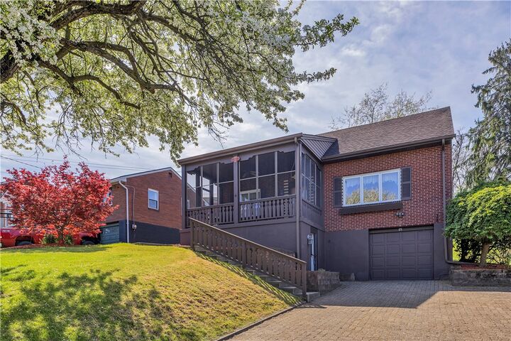 Property Photo: 116 Broadlawn Dr PA 15037