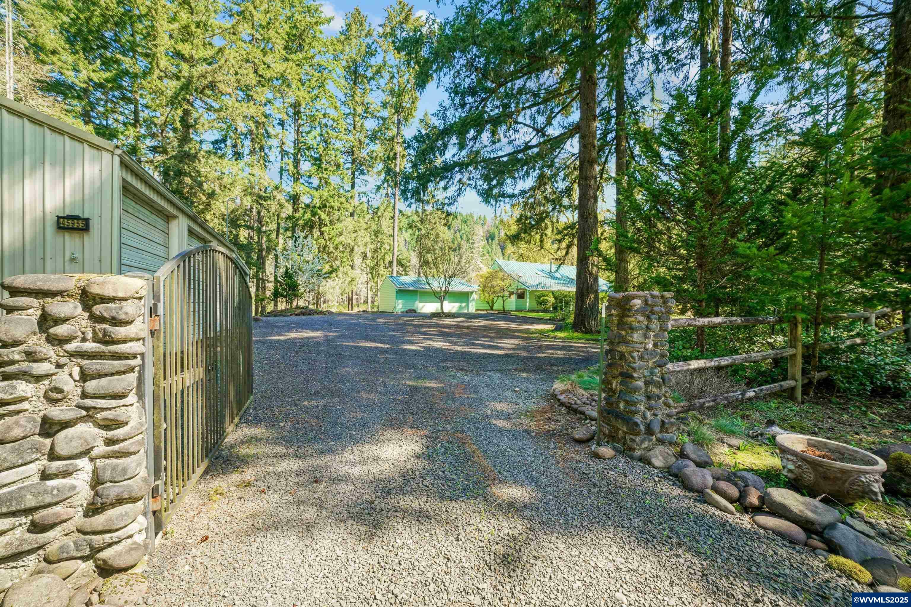 Property Photo: 45955 Oak St OR 97358