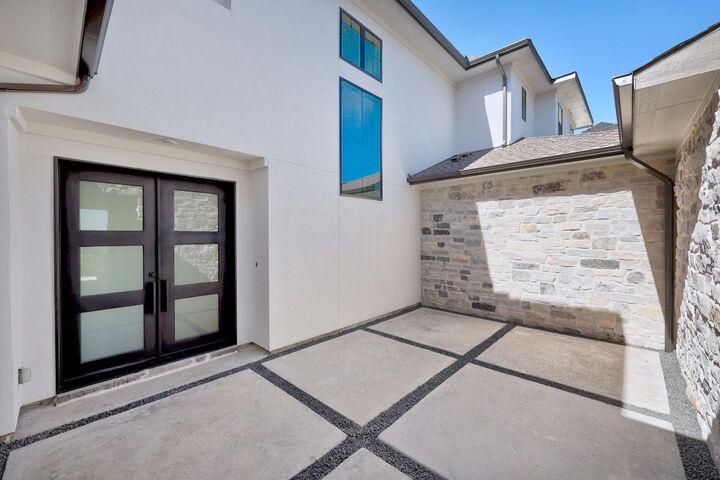 Property Photo: 905 Bristol Creek Bend TX 78738
