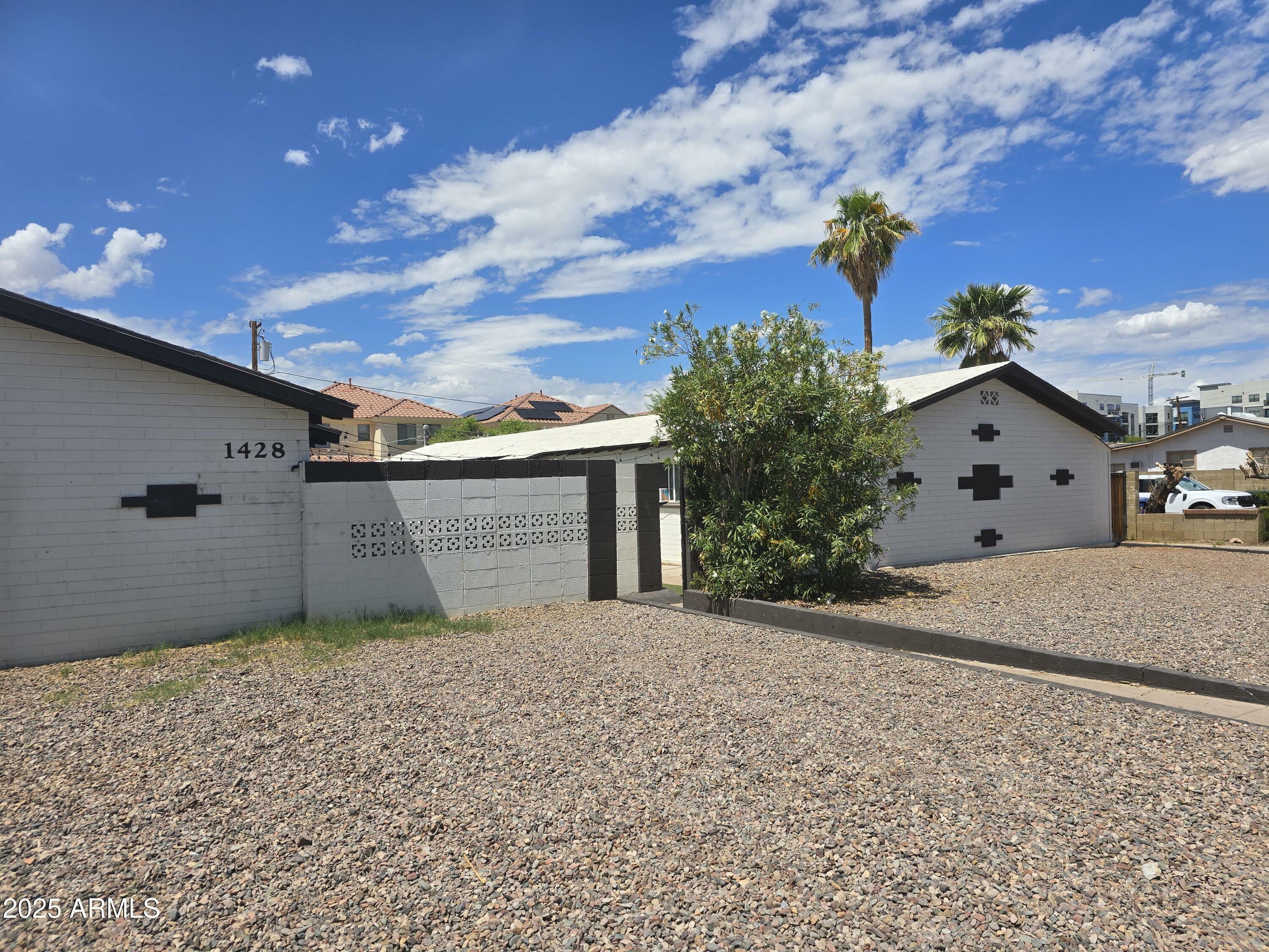 Property Photo: 1424 S Stanley Place AZ 85281