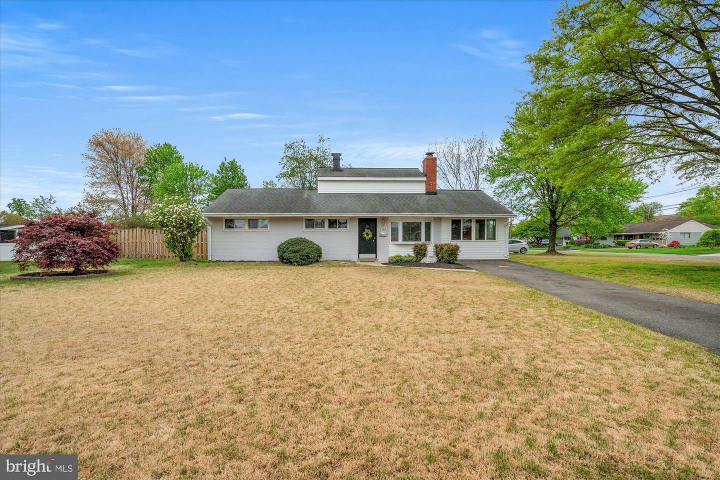 Property Photo: 6301 Cottonwood Drive VA 22310