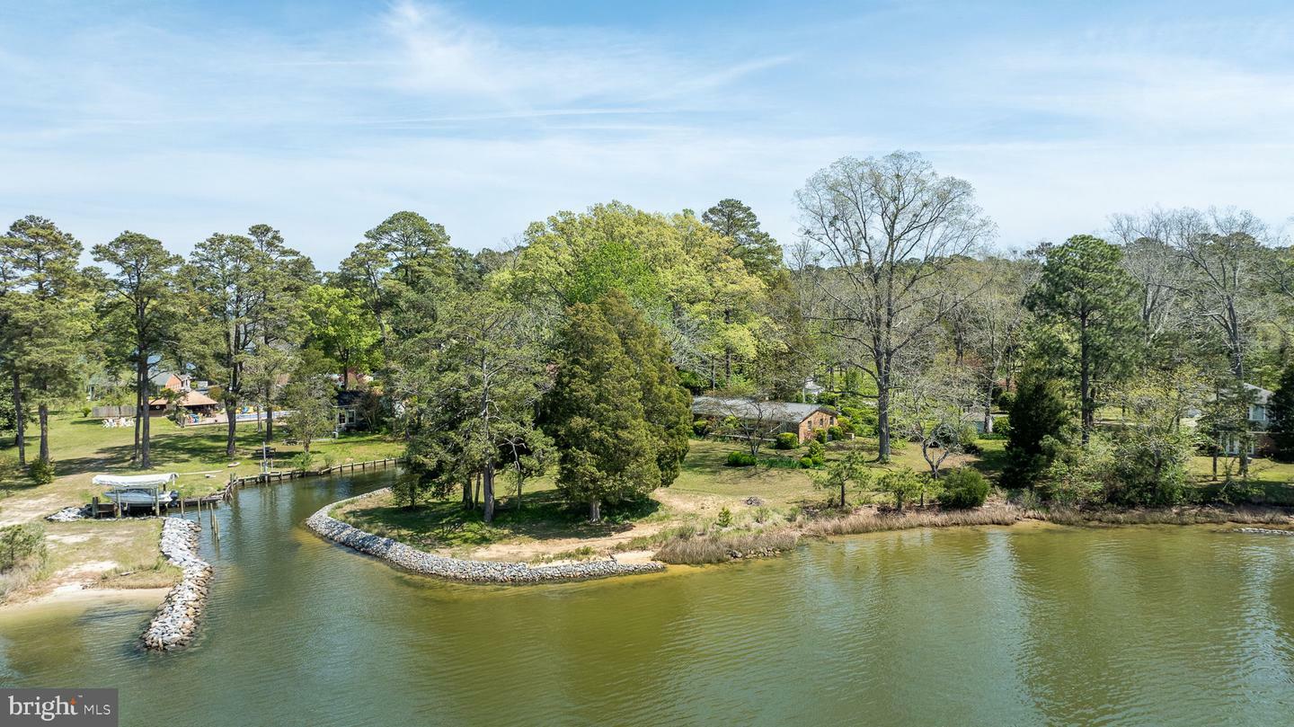 Property Photo: 5556 Roanes Wharf Road VA 23061