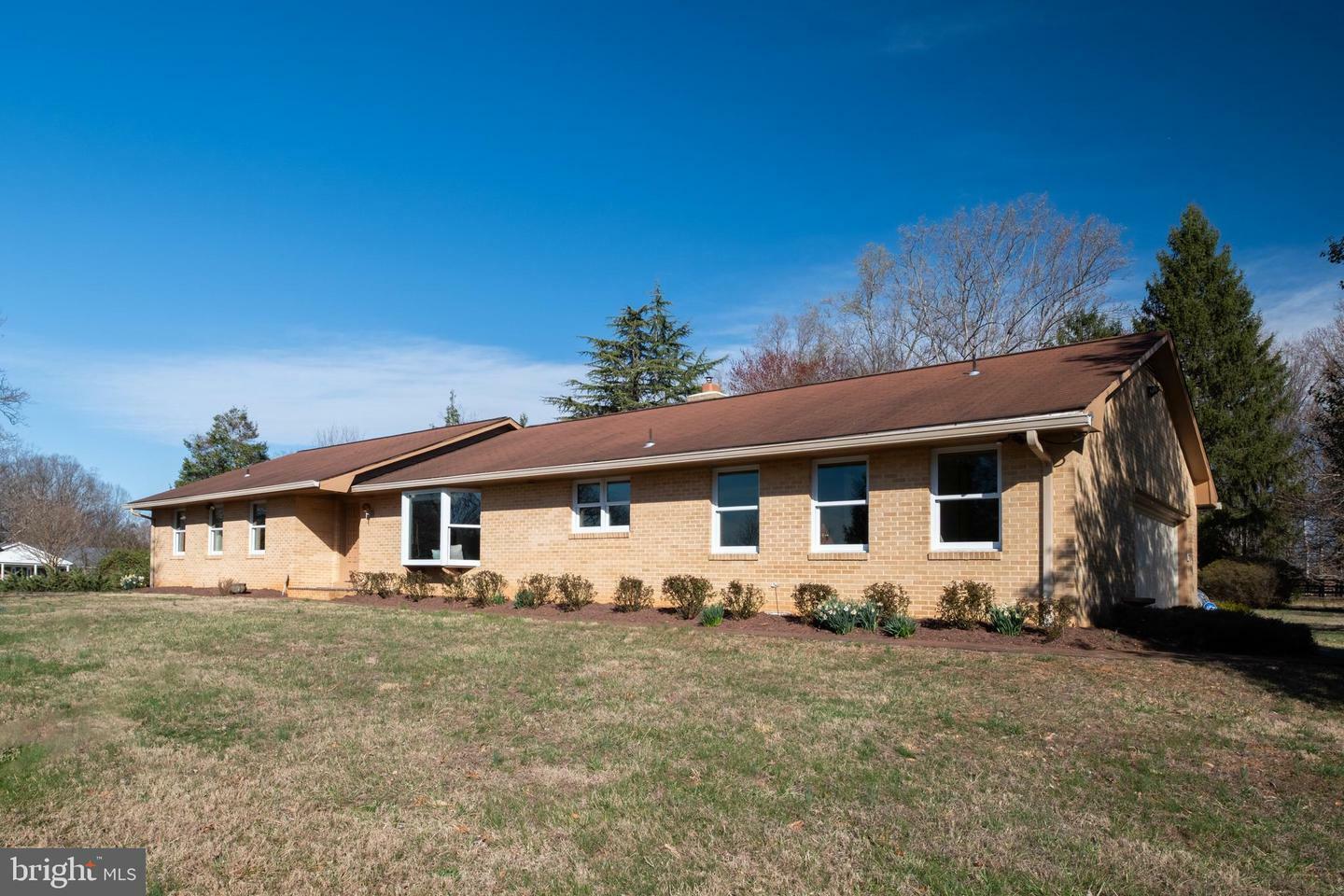 Property Photo: 6600 Castle Ridge Road VA 20124
