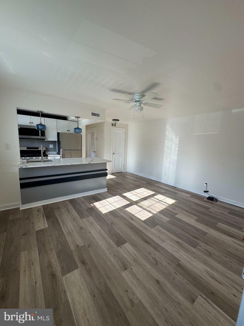 Property Photo: 131 S Courthouse Road 1 VA 22204
