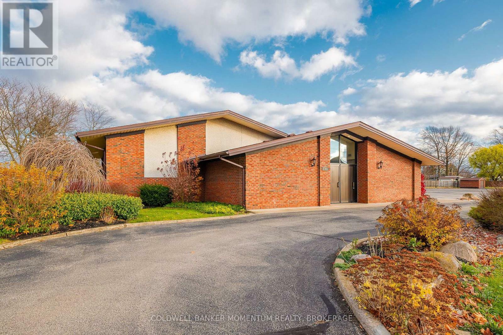 Property Photo: 390 Clare Avenue ON L3C 5R2