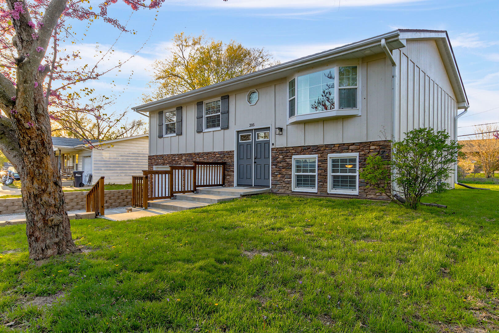 Property Photo: 205 E El Cortez Dr MO 65203