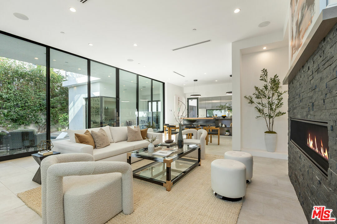 Property Photo: 1621 N Fairfax Ave CA 90046