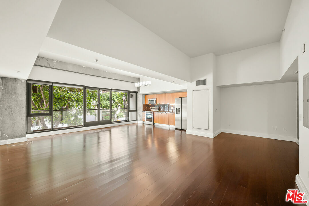 460 S Spring St  Los Angeles CA 90013 photo