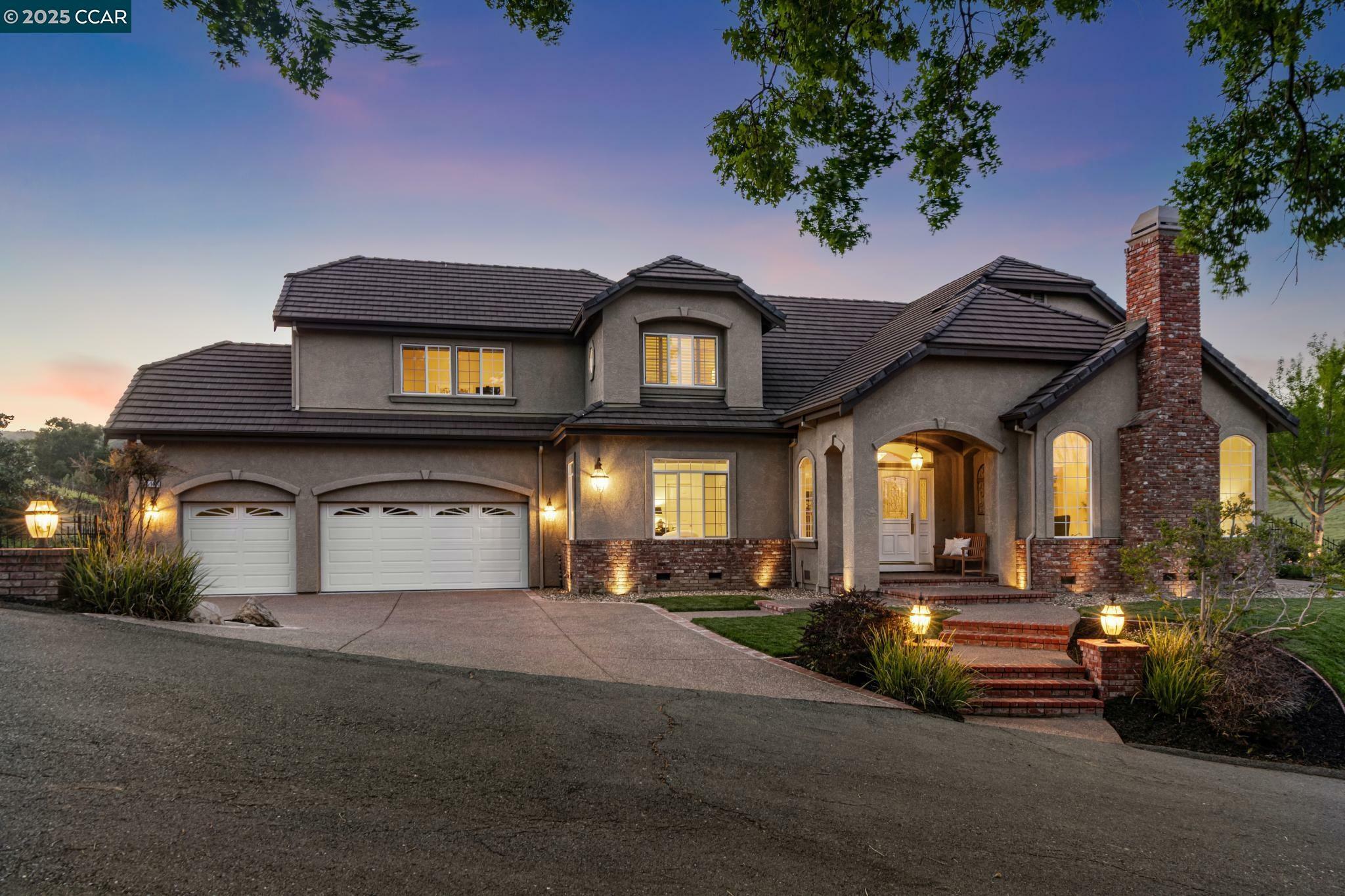 Property Photo: 143 Stonehurst Ct CA 94553