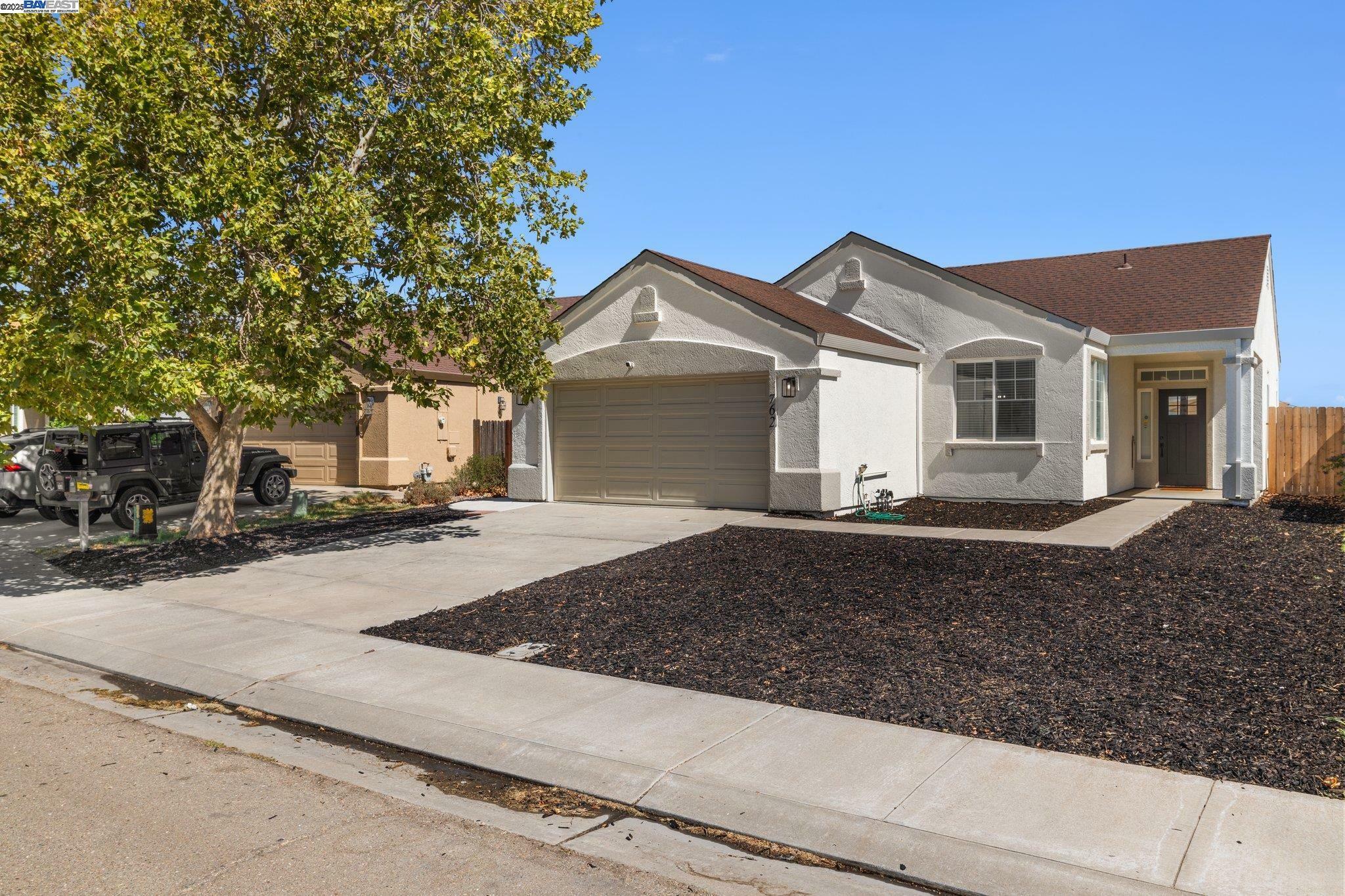 Property Photo: 762 Rubier Way CA 94571
