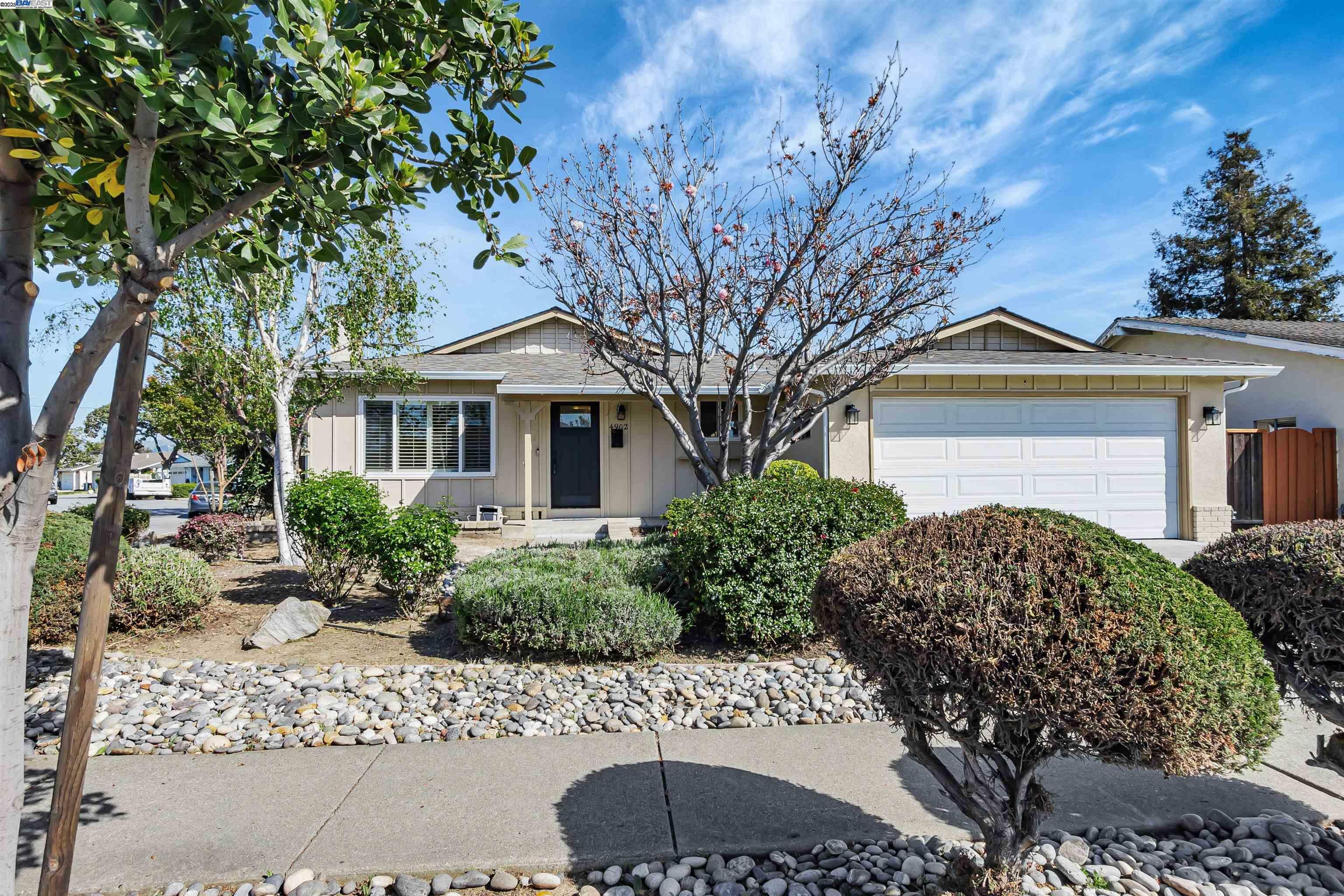 Property Photo: 4902 Folsum Way CA 94538