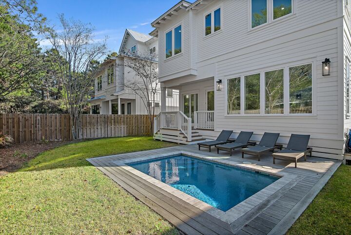 Property Photo: 219 Dalton Drive FL 32459