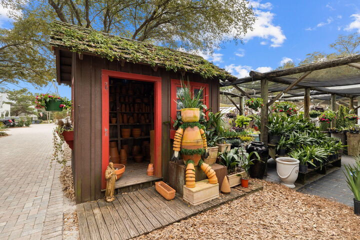 Property Photo: 219 Dalton Drive FL 32459