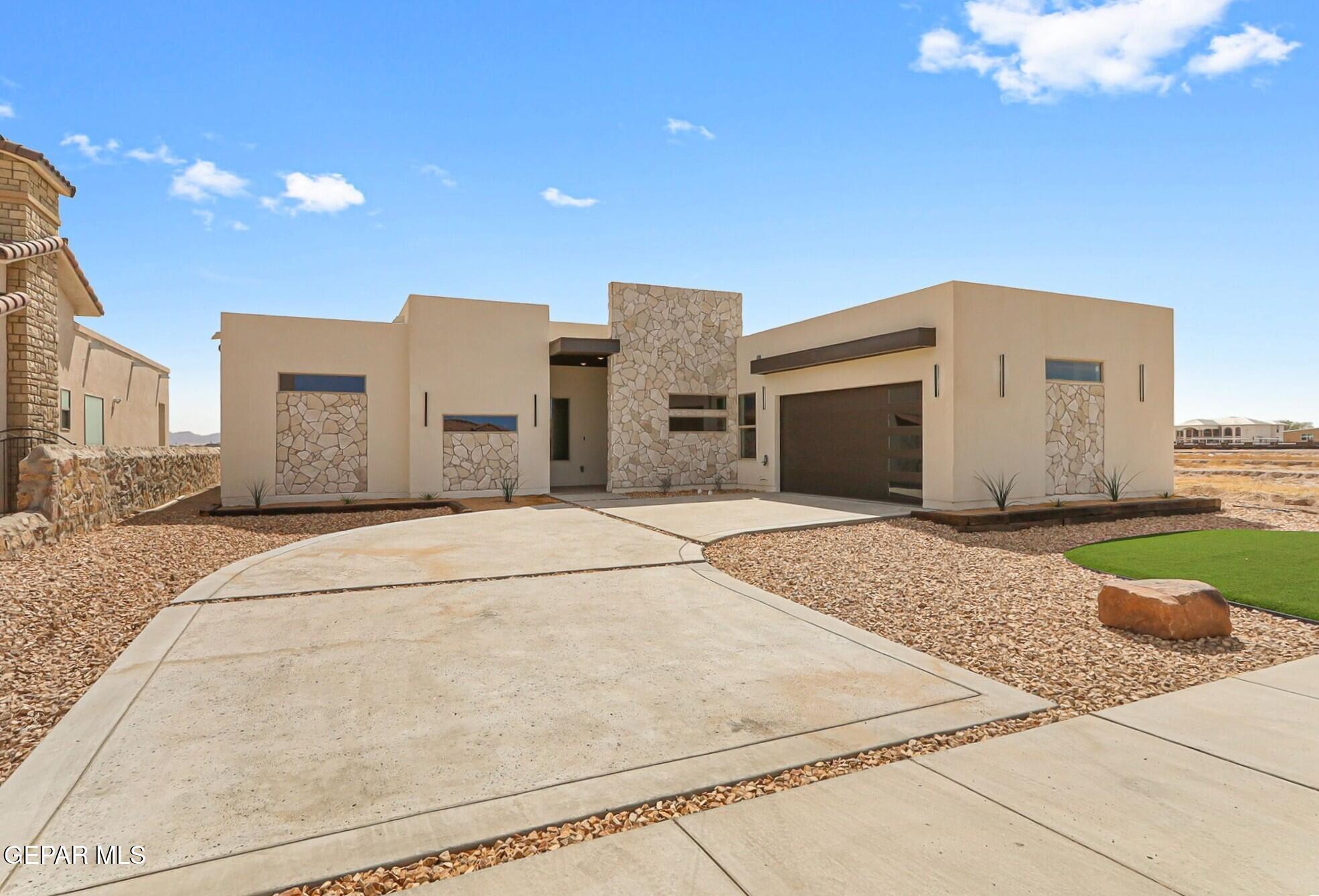 Property Photo: 316 Rio Del Rancho Court TX 79932