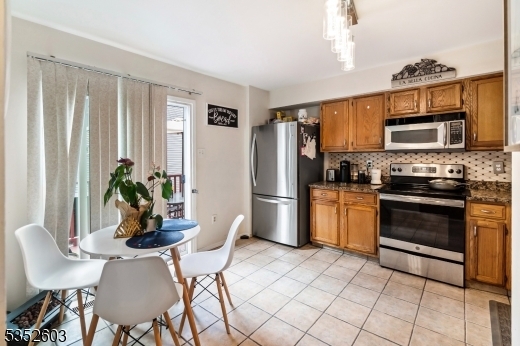 Property Photo: 5 Honiss Pl NJ 07104