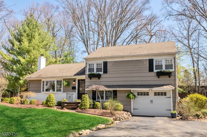 Property Photo: 33 Addison Pl NJ 07423