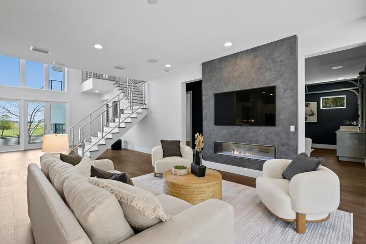 Property Photo:  804 S Davis Boulevard  FL 33606 