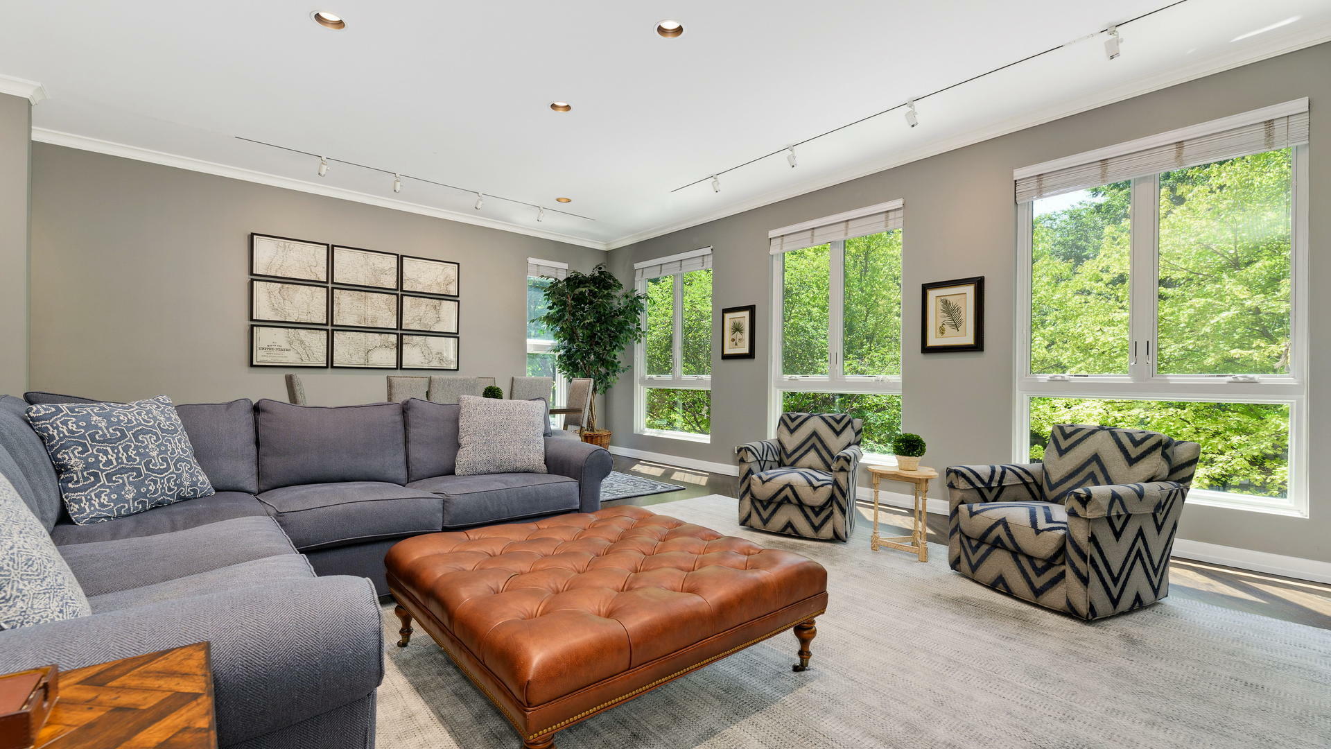 Property Photo: 2641 N Greenview Avenue IL 60614