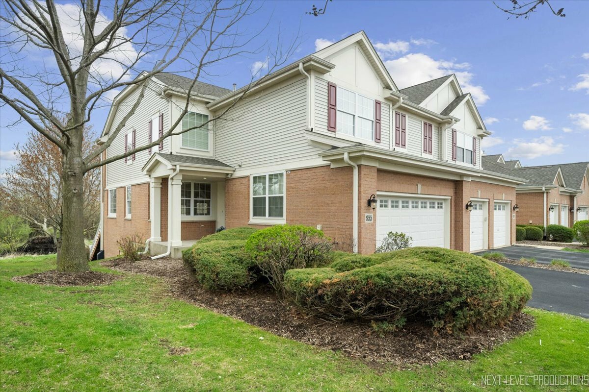 Property Photo: 955 Winners Cup Court IL 60565