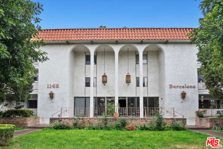 Property Photo: 1146 E Lexington Drive 17-202 CA 91206