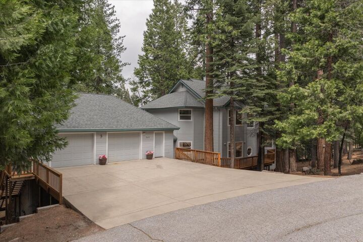 Property Photo: 845 Honey Court CA 95247